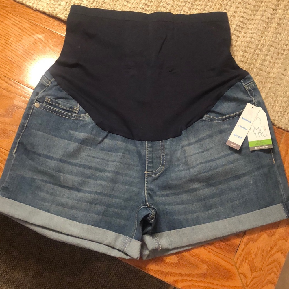 Time and Tru maternity shorts, size s (4-6) New with tags